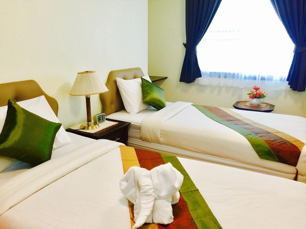 Yellow Ribbon Hills Boutique Suites Bangkok Exterior photo