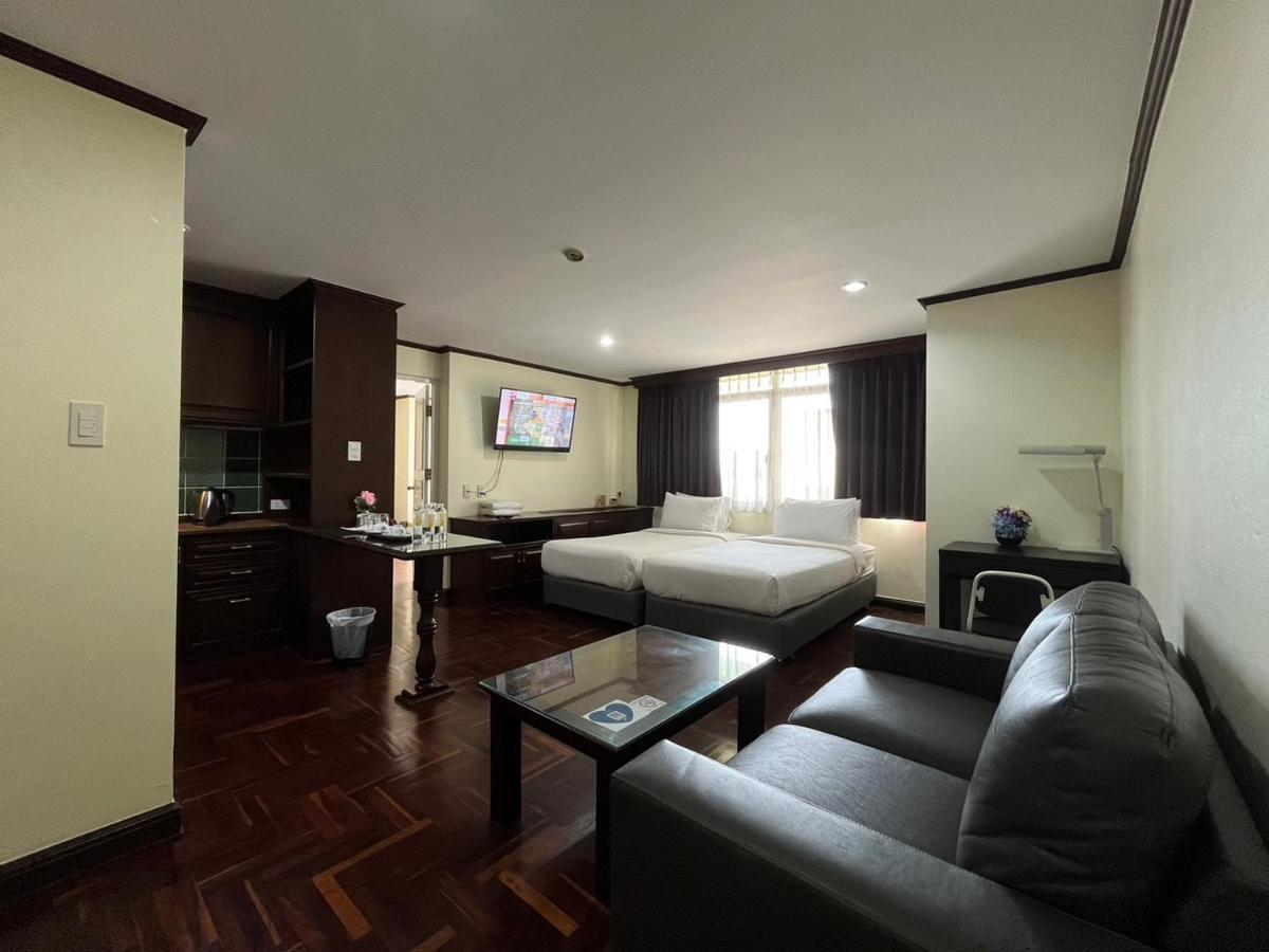 Yellow Ribbon Hills Boutique Suites Bangkok Exterior photo