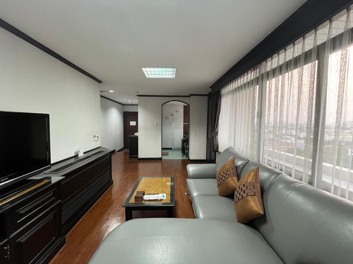 Yellow Ribbon Hills Boutique Suites Bangkok Exterior photo