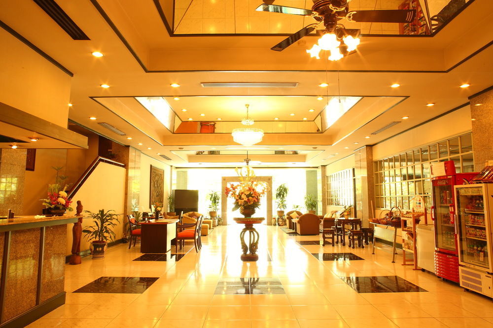 Yellow Ribbon Hills Boutique Suites Bangkok Exterior photo