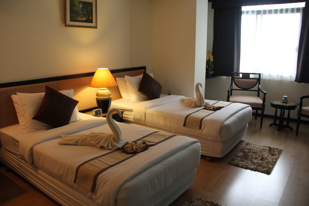 Yellow Ribbon Hills Boutique Suites Bangkok Exterior photo