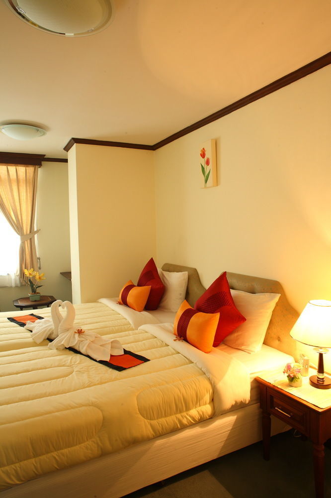 Yellow Ribbon Hills Boutique Suites Bangkok Exterior photo