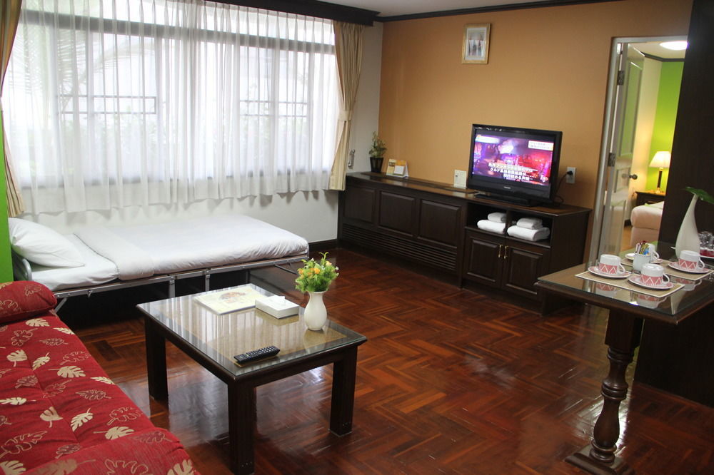 Yellow Ribbon Hills Boutique Suites Bangkok Exterior photo