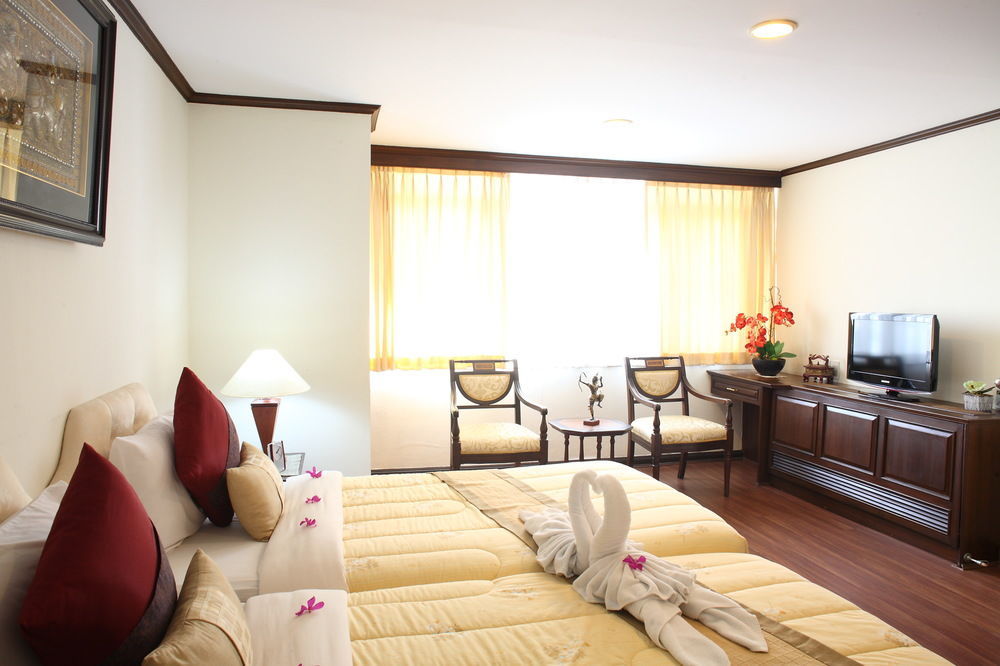 Yellow Ribbon Hills Boutique Suites Bangkok Exterior photo