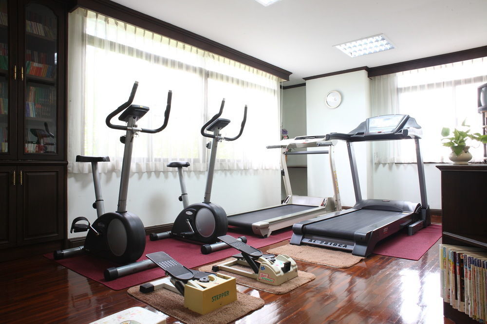 Yellow Ribbon Hills Boutique Suites Bangkok Exterior photo