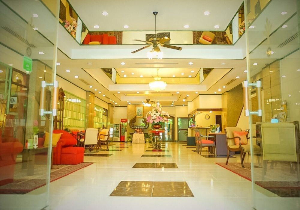 Yellow Ribbon Hills Boutique Suites Bangkok Exterior photo