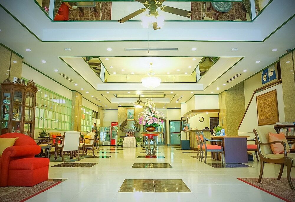Yellow Ribbon Hills Boutique Suites Bangkok Exterior photo